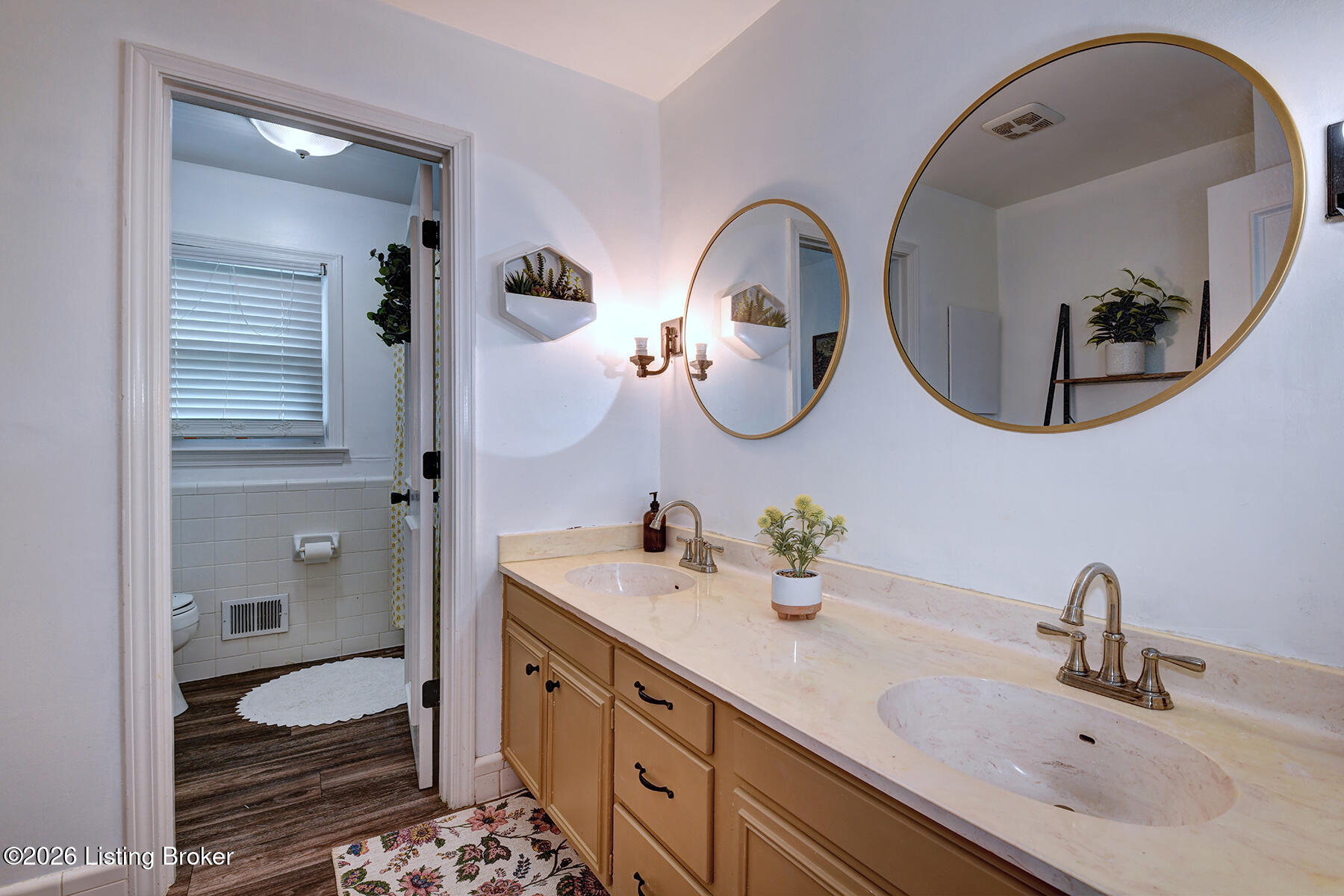 6712 Foxcroft Road Prospect, KY 40059 - Photo 41 of 72 Upstairs split full bath with double sinks