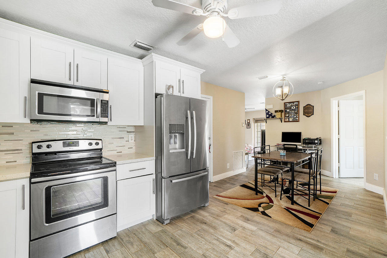 3266 Diamondhead Road Lake Worth, FL 33462 - Photo 13 of 27 KITCHEN/DINING ROOM