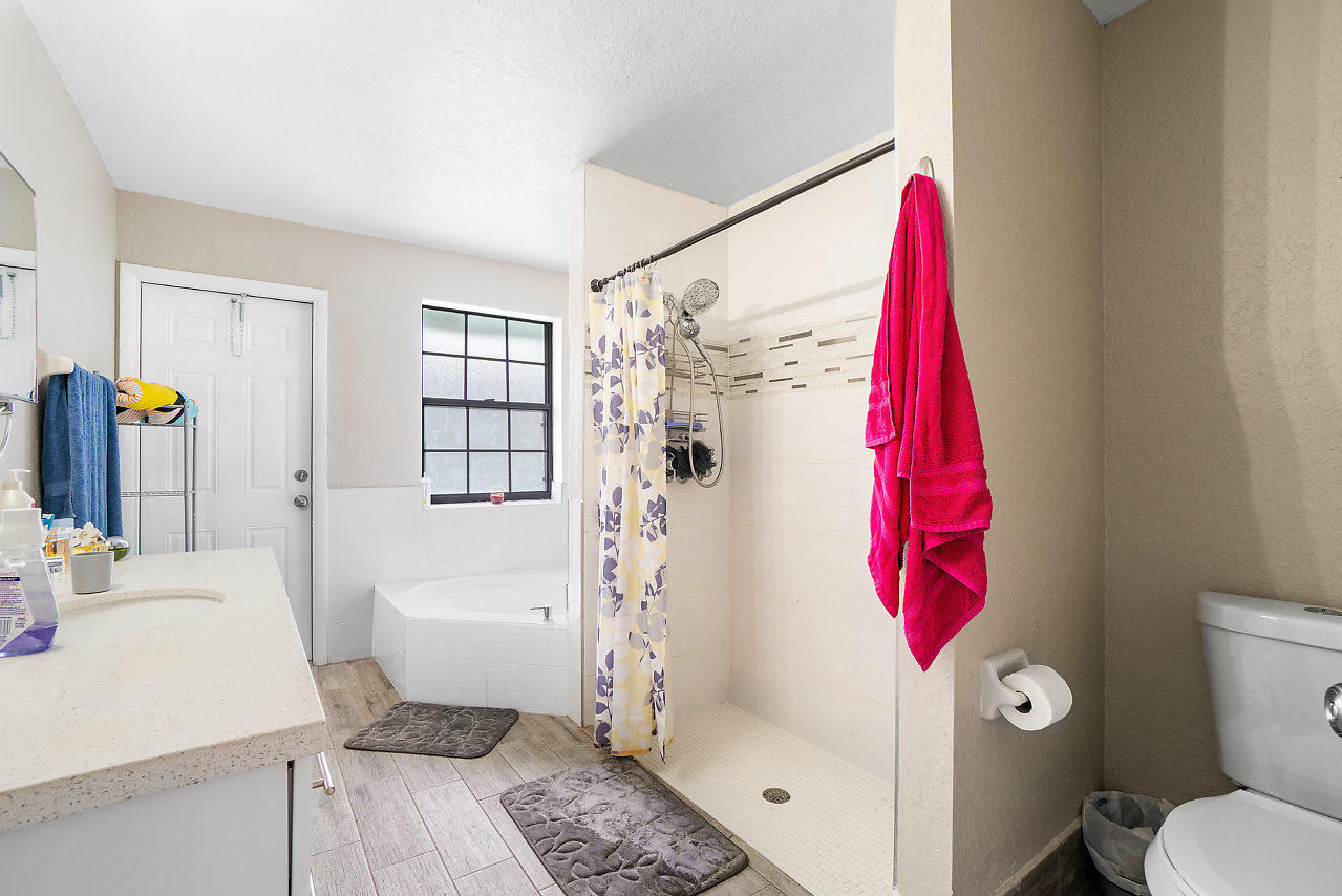 3266 Diamondhead Road Lake Worth, FL 33462 - Photo 15 of 27 MASTER BATHROOM