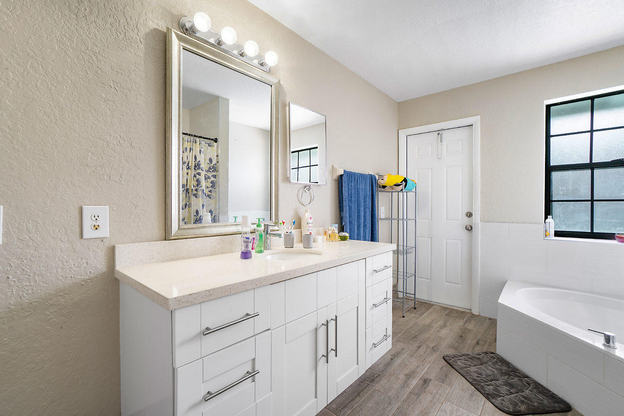 3266 Diamondhead Road Lake Worth, FL 33462 - Photo 16 of 27 MASTER BATHROOM