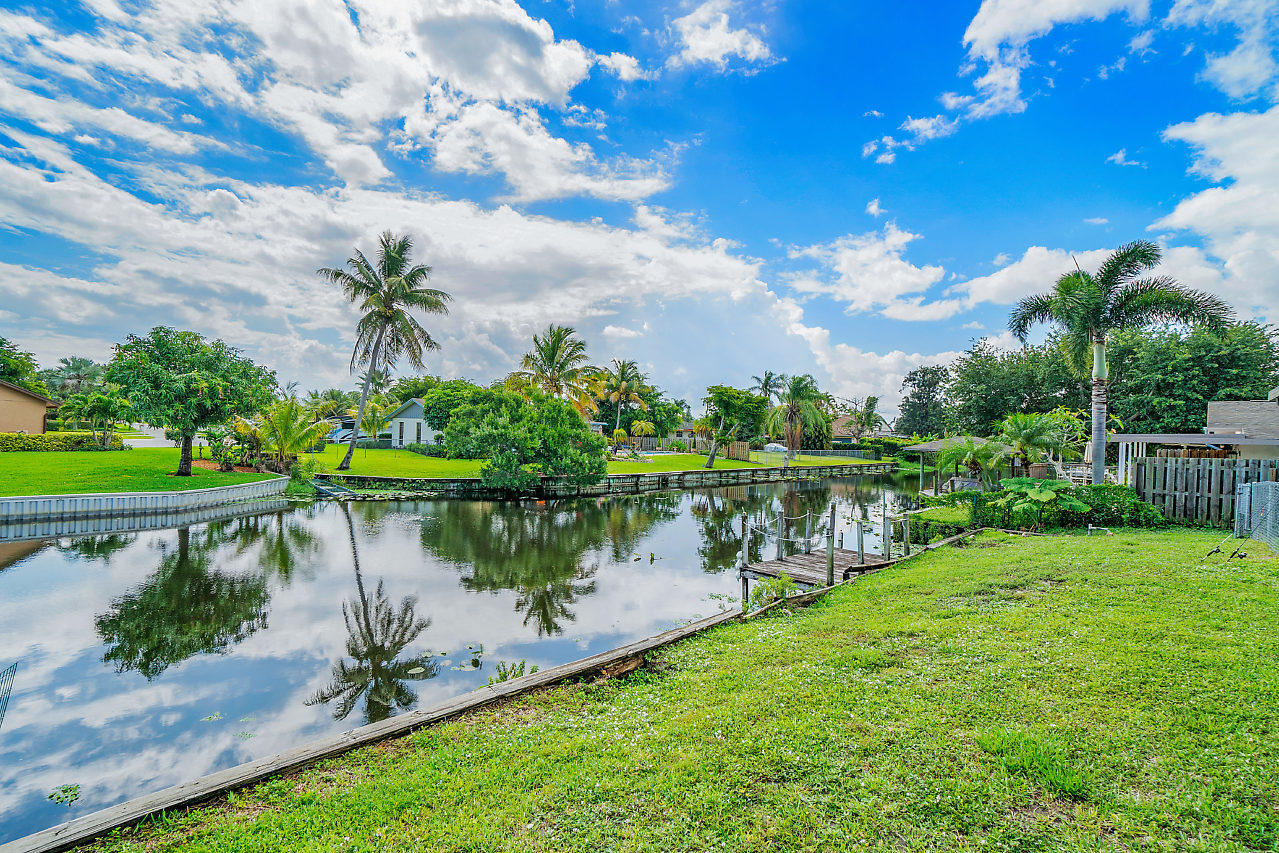 3266 Diamondhead Road Lake Worth, FL 33462 - Photo 27 of 27 BACKYARD/CANAL