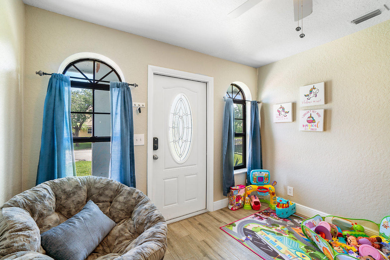 3266 Diamondhead Road Lake Worth, FL 33462 - Photo 5 of 27 FRONT DOOR