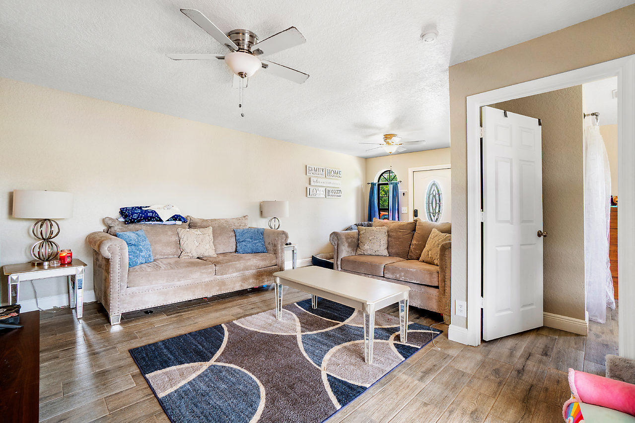 3266 Diamondhead Road Lake Worth, FL 33462 - Photo 7 of 27 LIVING ROOM