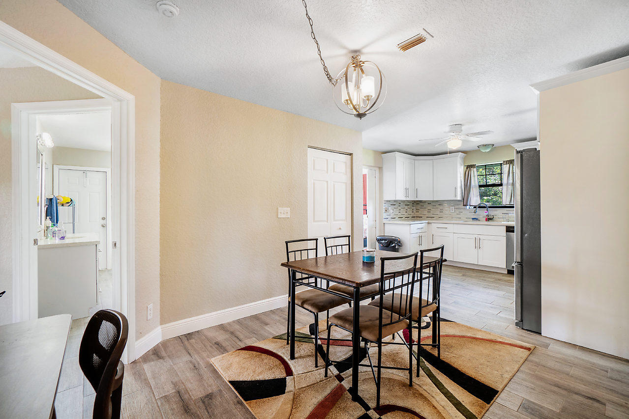 3266 Diamondhead Road Lake Worth, FL 33462 - Photo 9 of 27 DINING ROOM/KITCHEN