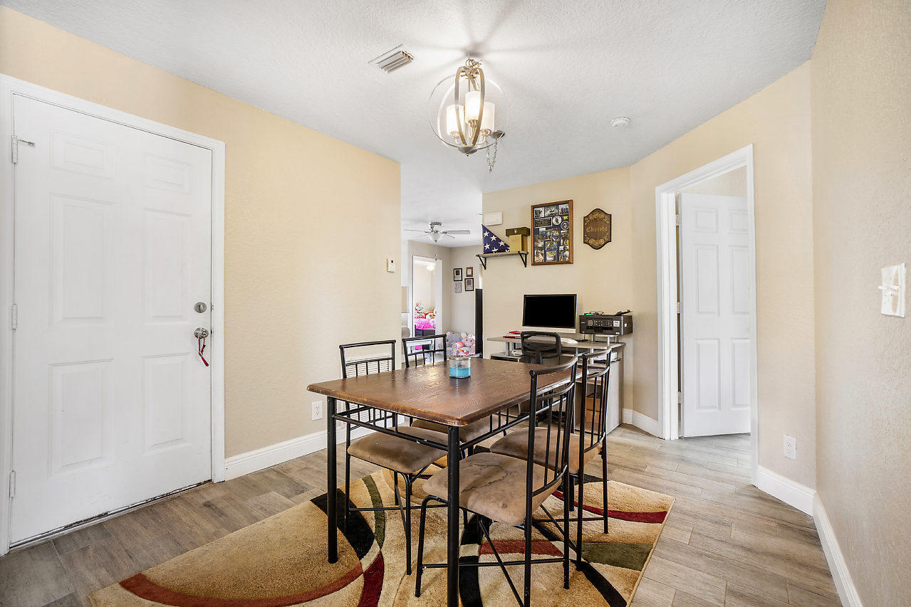3266 Diamondhead Road Lake Worth, FL 33462 - Photo 10 of 27 DINING ROOM/LIVING ROOM