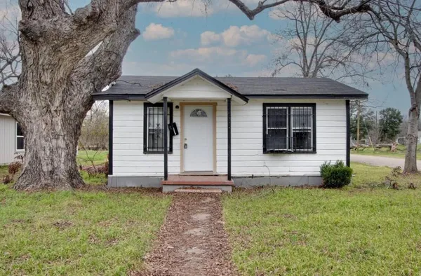 $90,000 | 1001 East Calhoun Avenue, Waco, TX 76704