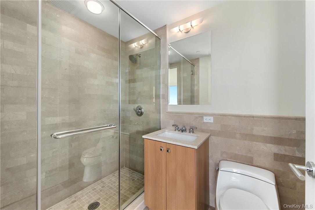 1 Renaissance Square, Unit V4G White Plains, NY 10601 - Photo 16 of 17 a bathroom with a sink toilet and shower