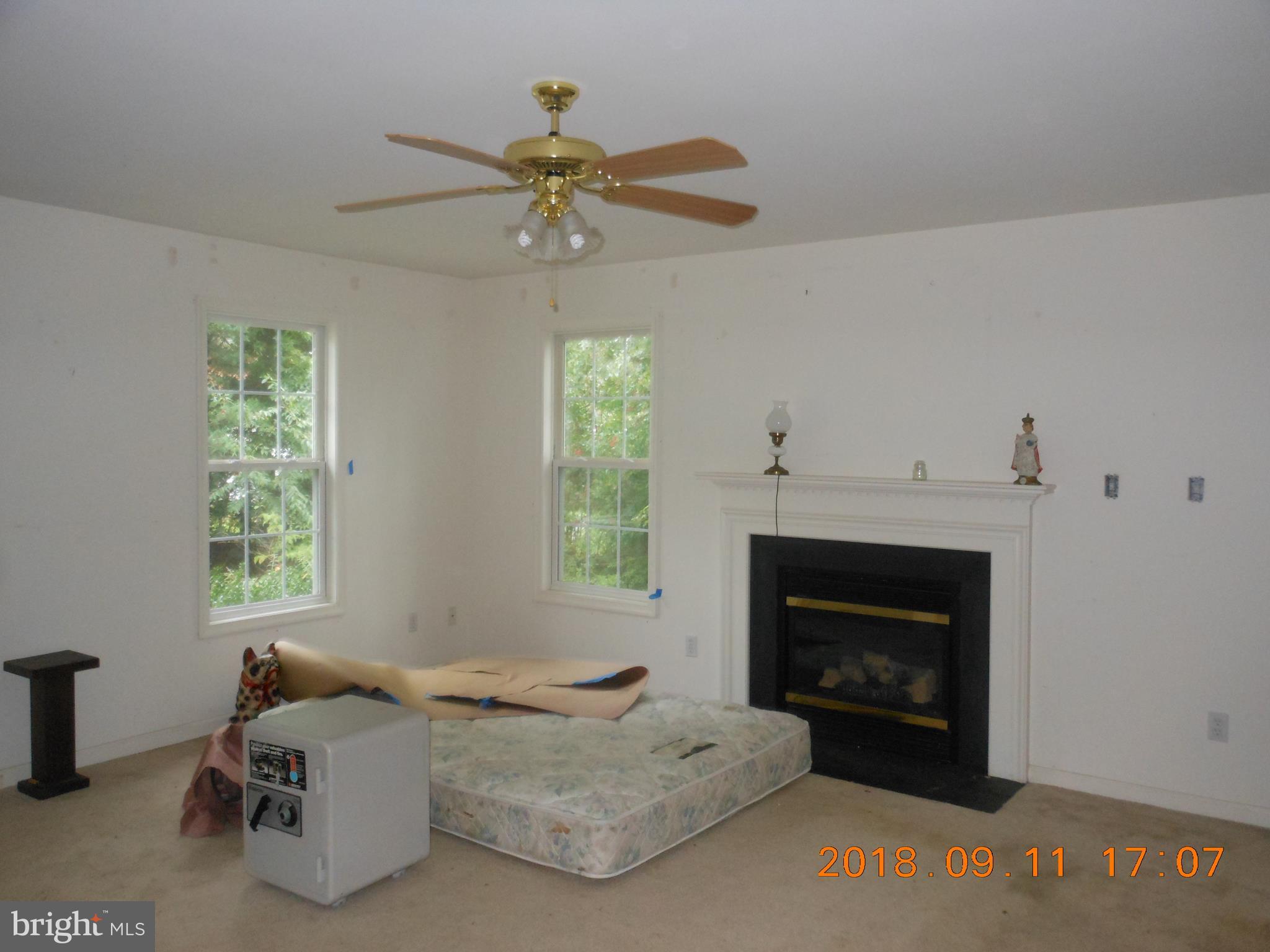 180 Wayland Road Culpeper, VA 22701 - Photo 9 of 16 Living Room