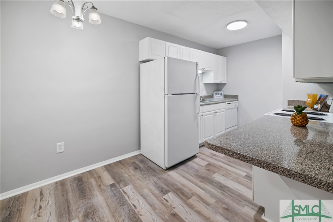 401 North Cromwell Road, Unit T7 Savannah, GA 31410 - Photo 11 of 41 Dining area off the Kitchen