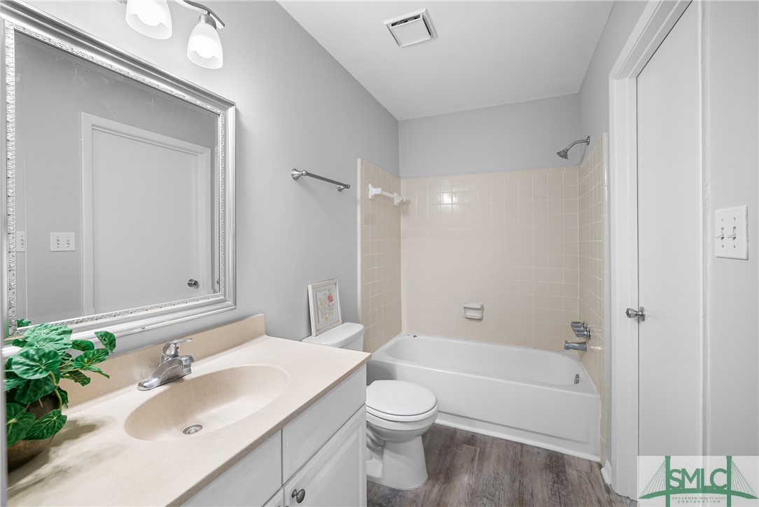 401 North Cromwell Road, Unit T7 Savannah, GA 31410 - Photo 24 of 41 2nd Bedroom En-suite - with access from Kitchen ha