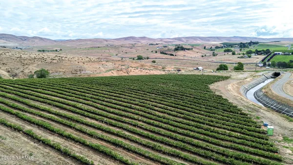 $990,000 | Nka Cheyne Road, Zillah, WA 98953