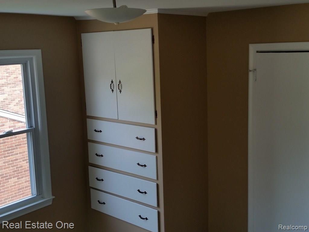 27 Millington Road Pleasant Ridge, MI 48069 - Photo 33 of 64 20170904_150740.jpg