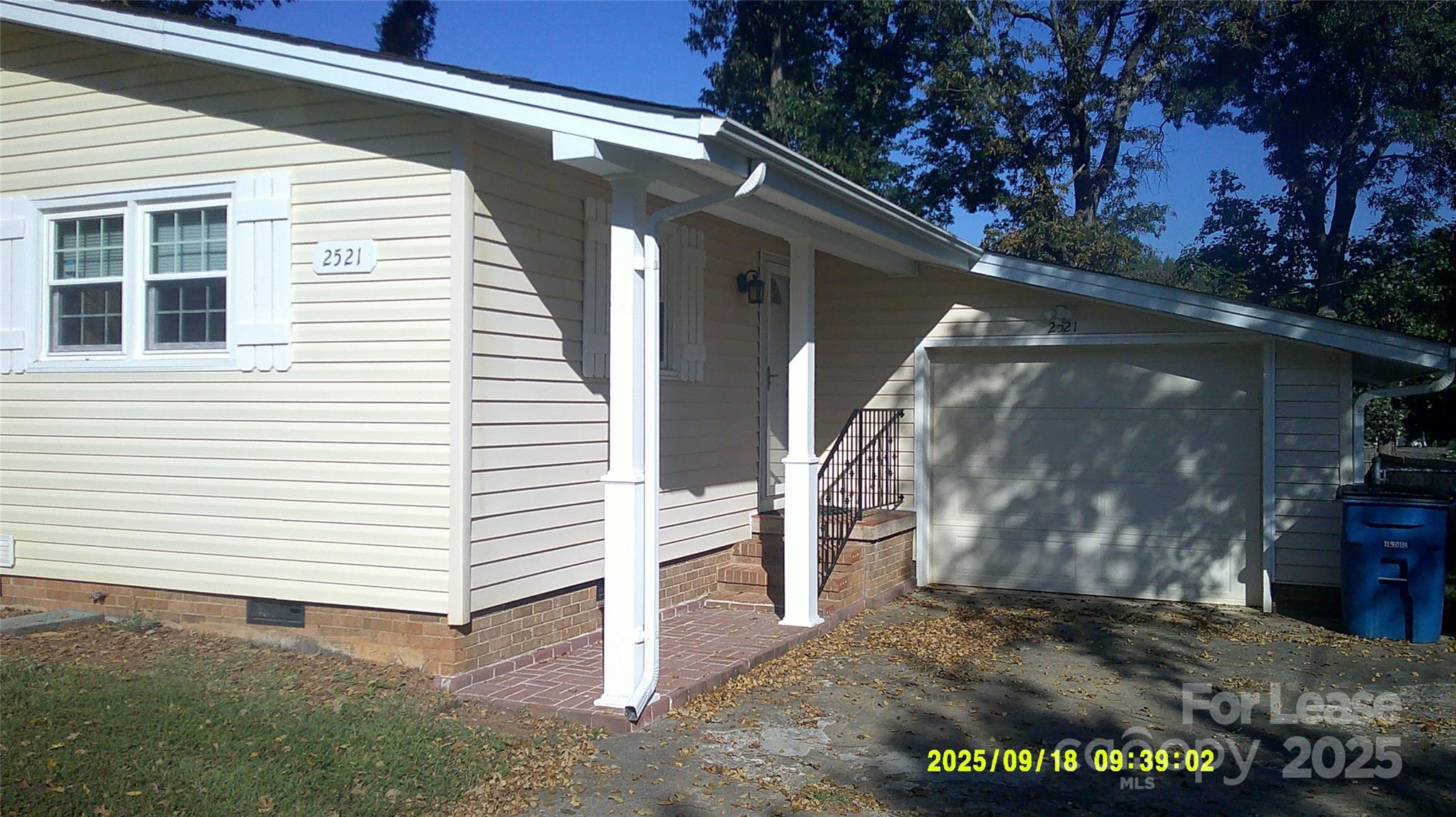 2521 31st St Drive Northeast Hickory, NC 28601 - Photo 2 of 17 a view of a small house