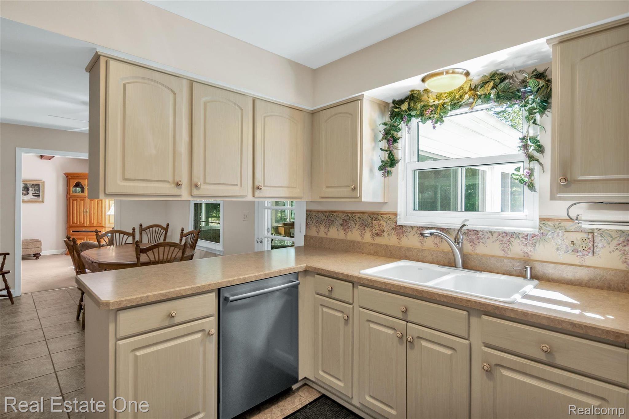 8321 Ferry Road Grosse Ile, MI 48138 - Photo 13 of 49