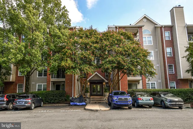 $294,000 | 3315 Wyndham Circle, Unit 1223, Alexandria, VA 22302