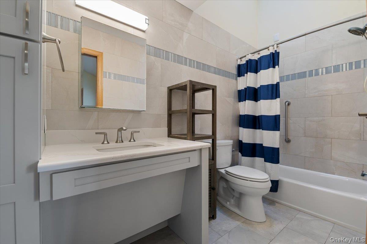 151 Seaman Neck Road Dix Hills, NY 11746 - Photo 28 of 35