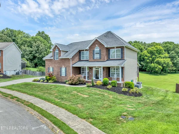 $559,900 | 4318 Edenfield Drive, Knoxville, TN 37938
