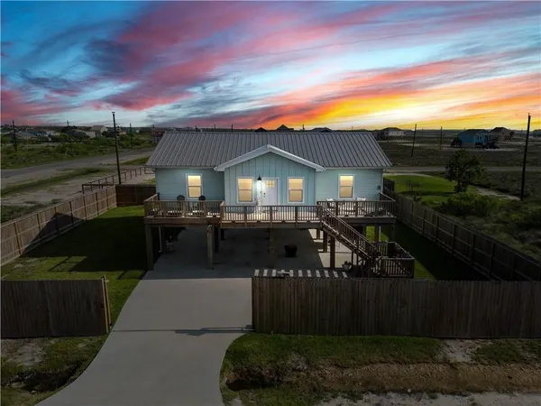 $350,000 | 568 West Post Oak Lane, Rockport, TX 78382