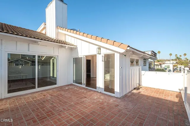 a view of a large building