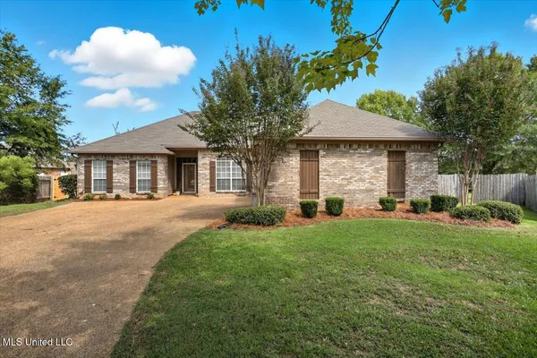 $290,000 | 136 Middlefield Drive, Unit 136, Canton, MS 39046