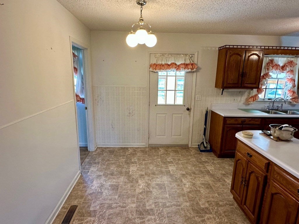 211 Cranberry Road Galax, VA 24333 - Photo 10 of 34 Gallery Image 10