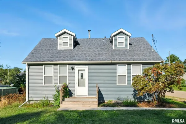 $1,900 | 300 South 14th Street, Le Claire, IA 52753