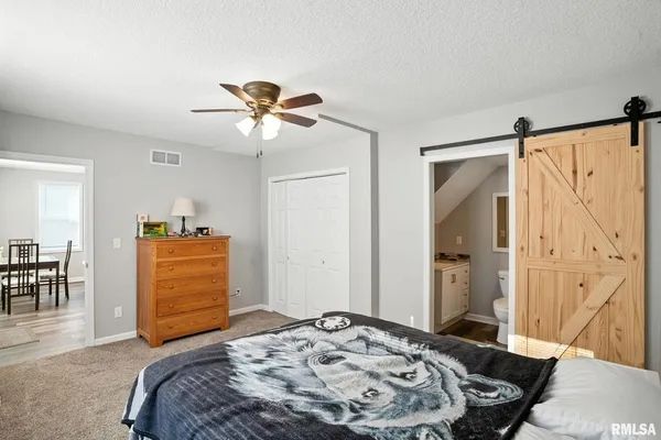 $1,900 | 300 South 14th Street, Le Claire, IA 52753