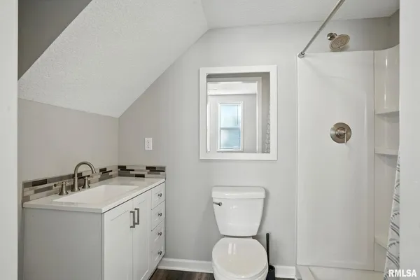 $1,900 | 300 South 14th Street, Le Claire, IA 52753