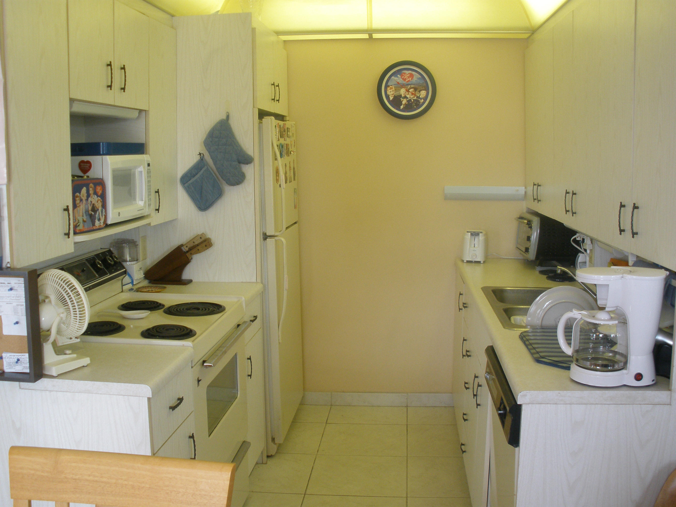 2053 Exeter, Unit C Boca Raton, FL 33434 - Photo 2 of 11 Kitchen