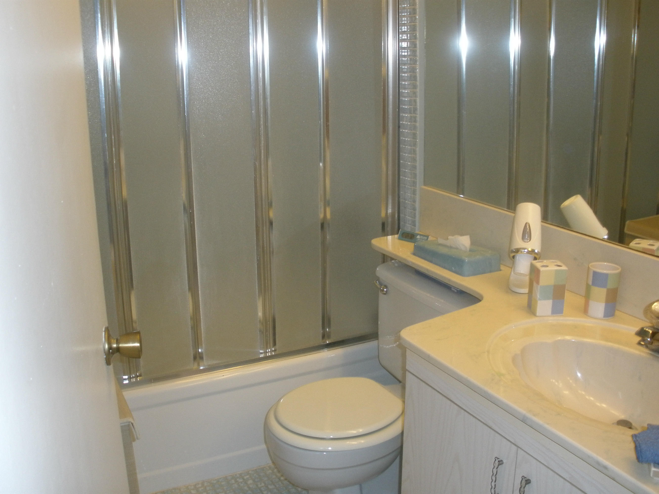 2053 Exeter, Unit C Boca Raton, FL 33434 - Photo 5 of 11 Bath