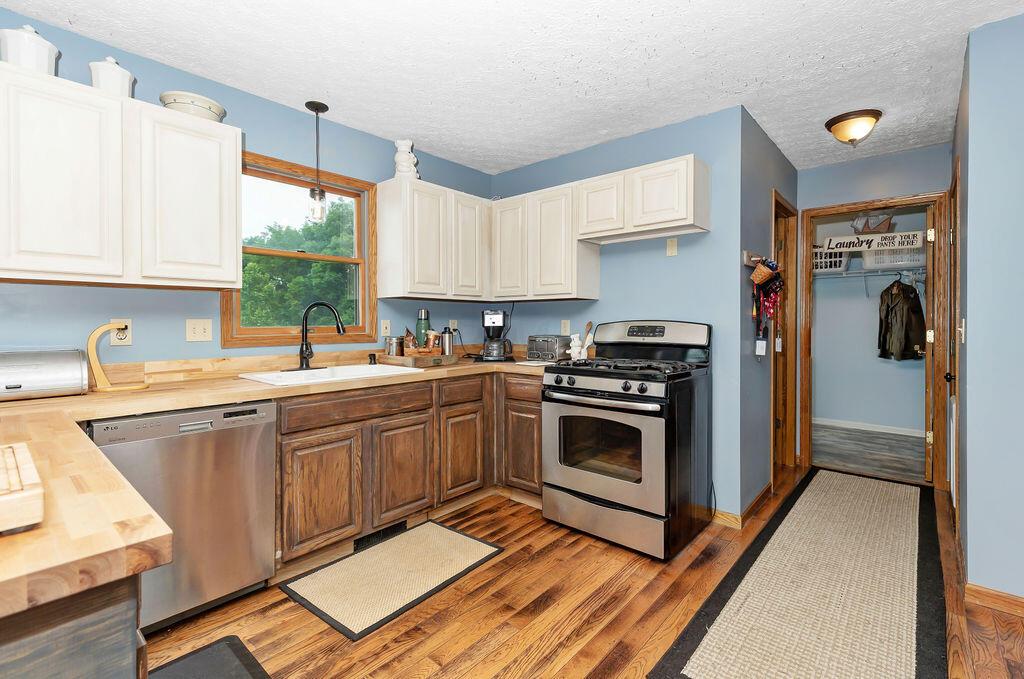 18009 Miles Road Newark, OH 43056 - Photo 10 of 43 Kitchen