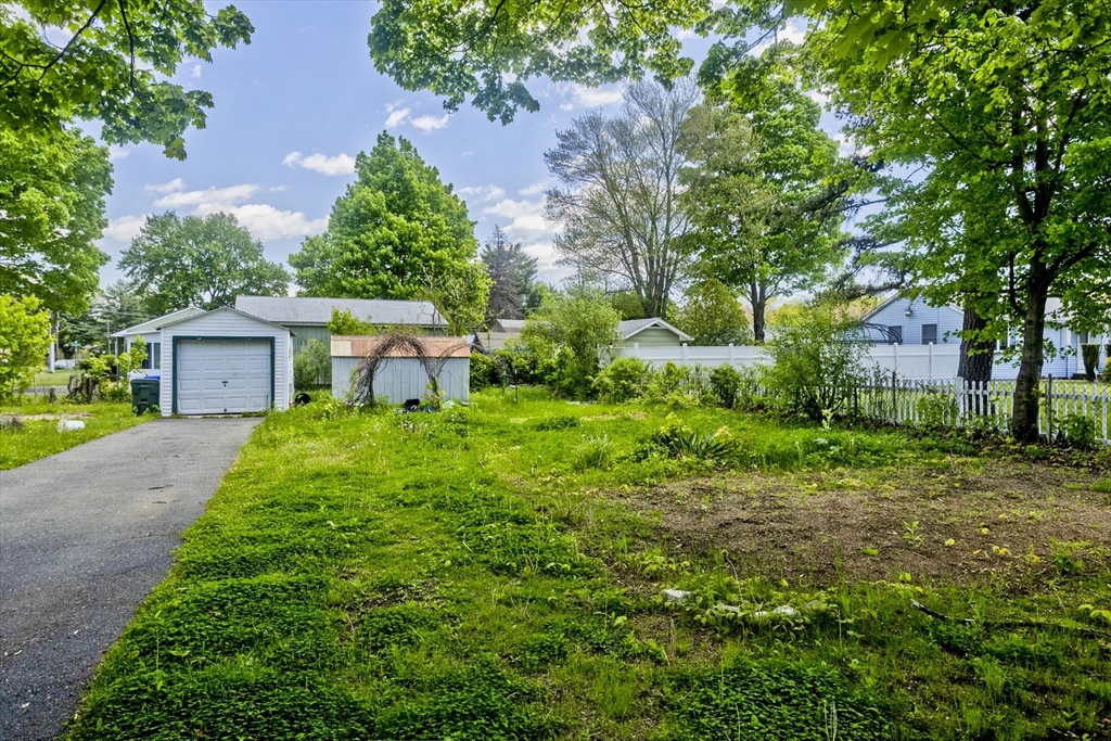 135 Lucerne Road Springfield, MA 01119 - Photo 2 of 40