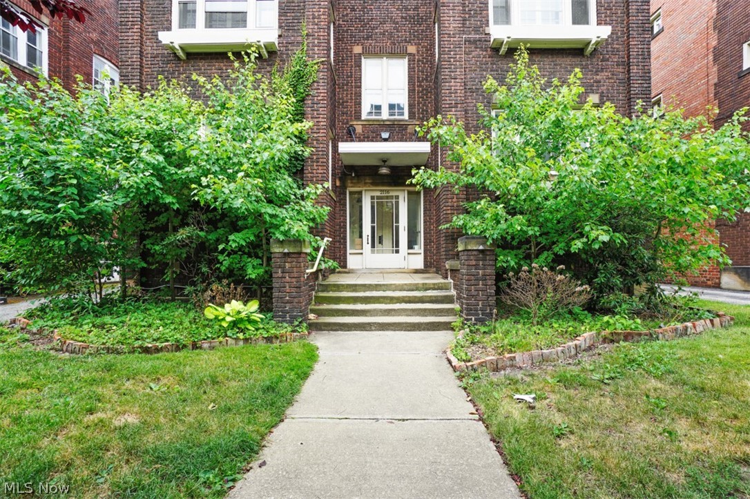 2116 Surrey Road, Unit 3 Cleveland, OH 44106 - Photo 4 of 38 Gallery Image 4