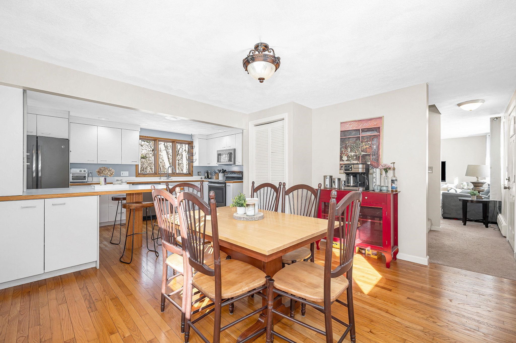 14 Londonderry Road Windham, NH 03087 - Photo 12 of 47