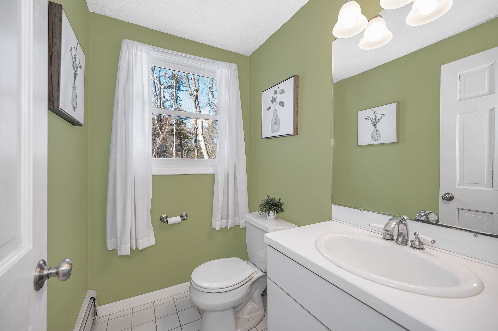 14 Londonderry Road Windham, NH 03087 - Photo 13 of 47