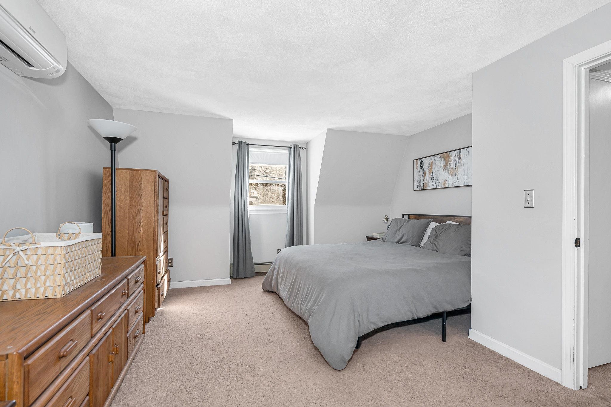 14 Londonderry Road Windham, NH 03087 - Photo 17 of 47