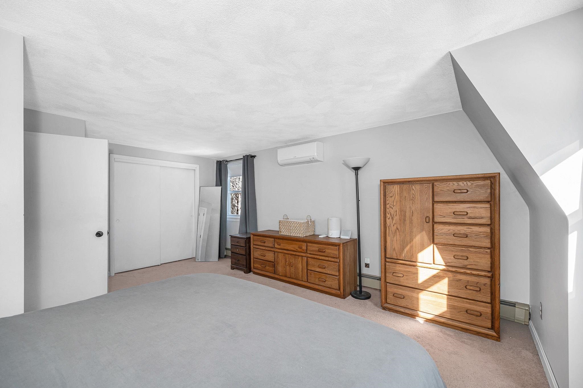 14 Londonderry Road Windham, NH 03087 - Photo 18 of 47