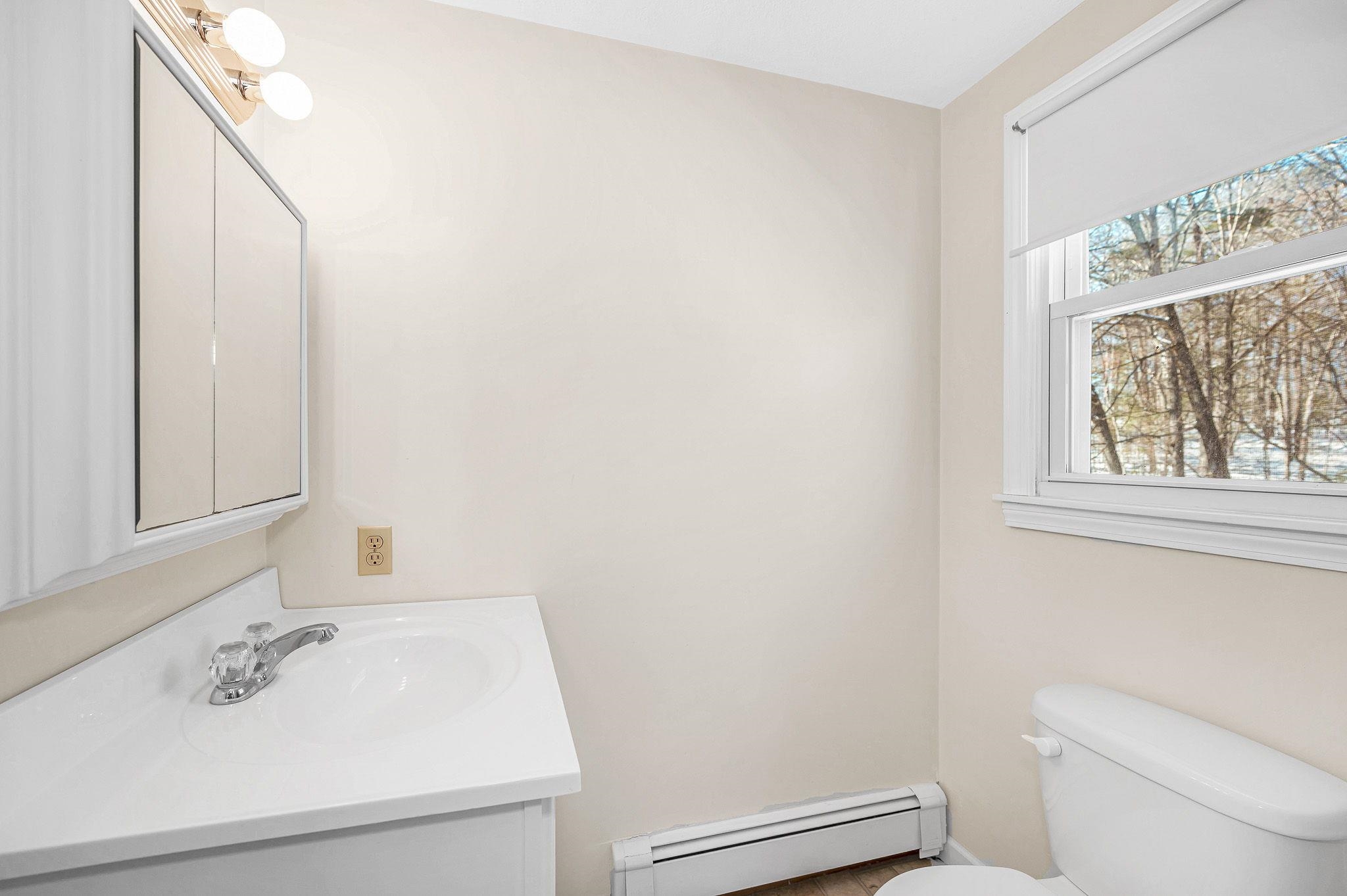 14 Londonderry Road Windham, NH 03087 - Photo 20 of 47