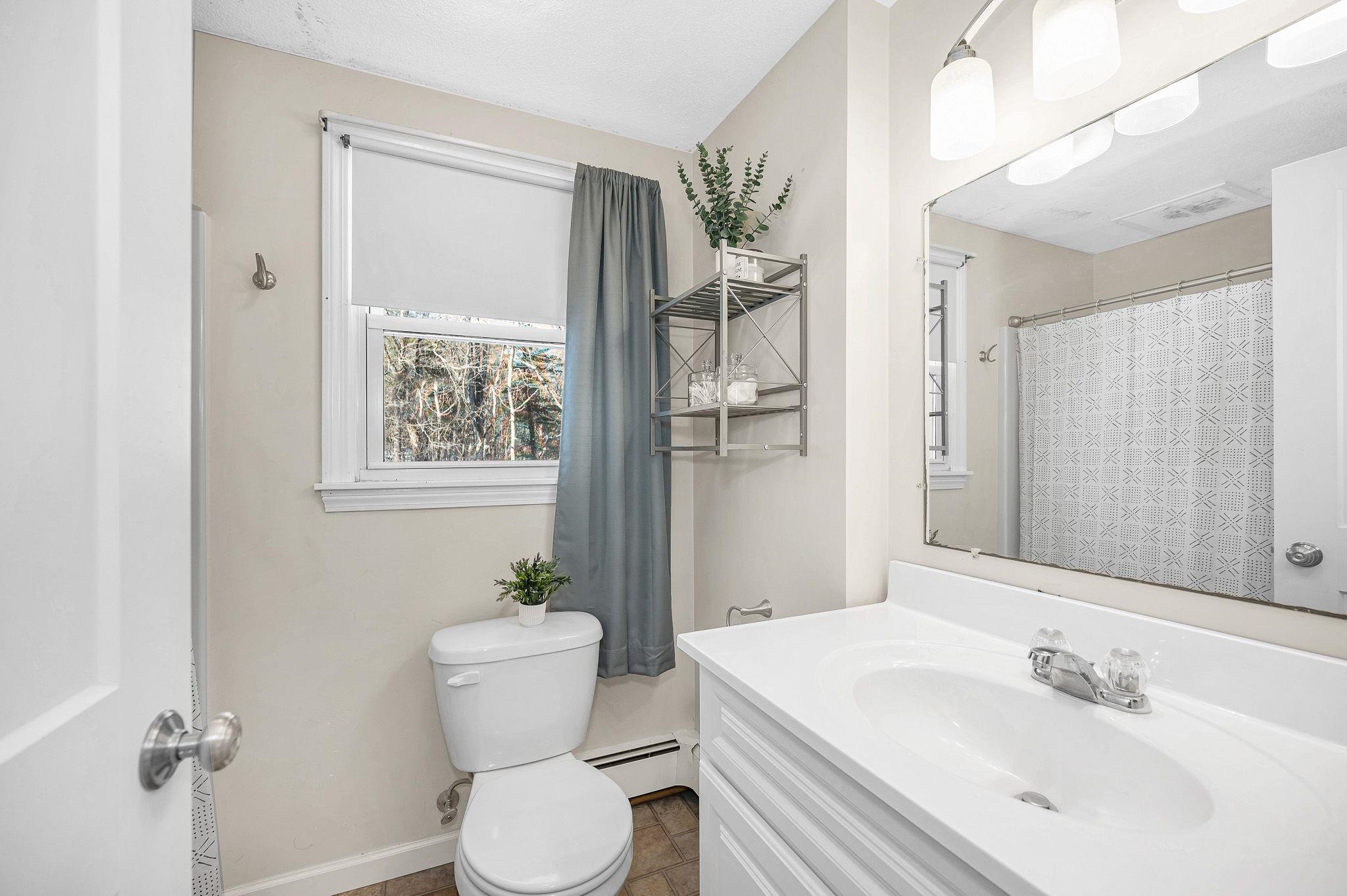 14 Londonderry Road Windham, NH 03087 - Photo 26 of 47