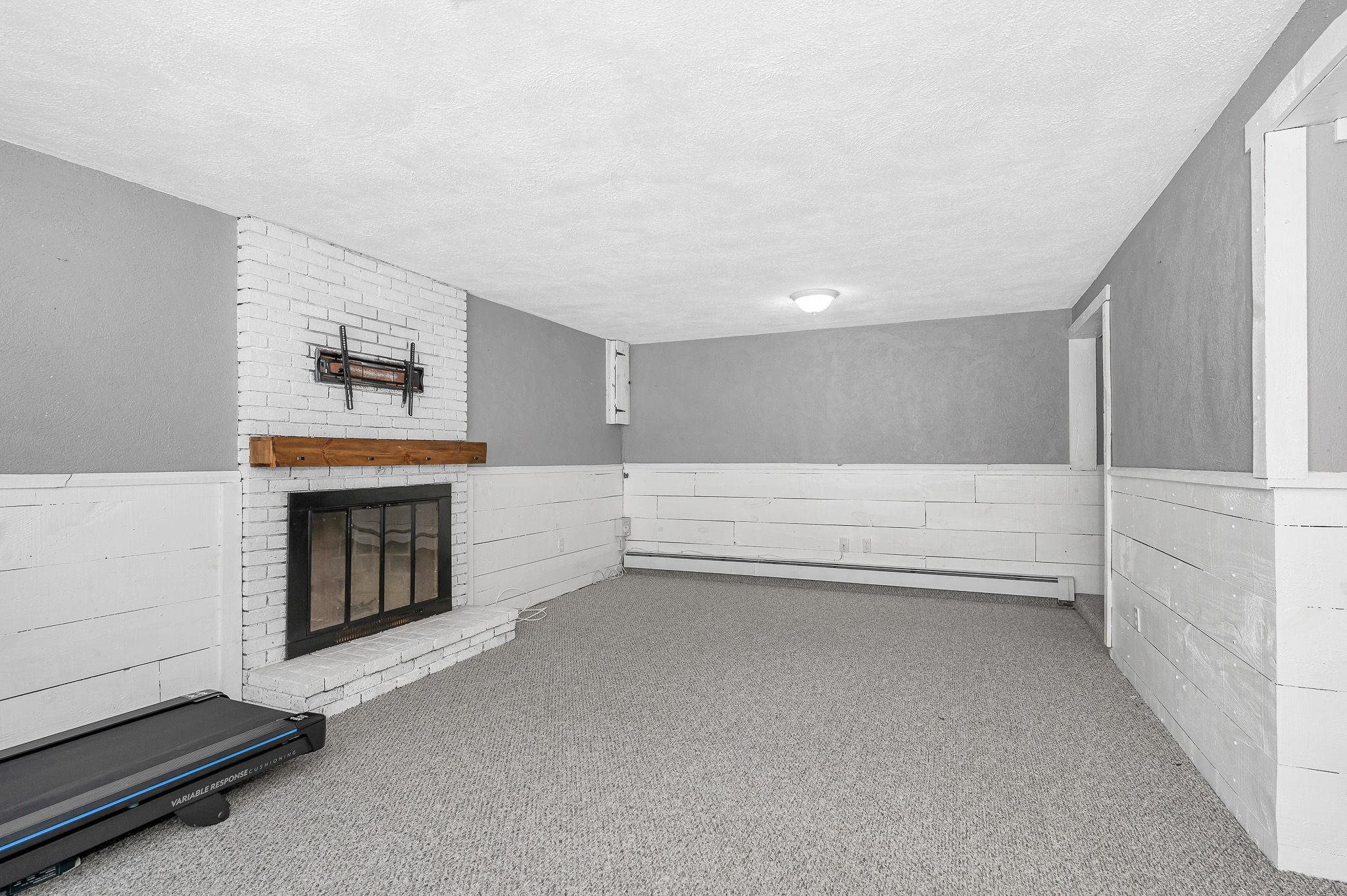 14 Londonderry Road Windham, NH 03087 - Photo 29 of 47