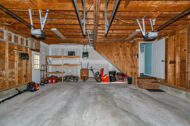 $640,000 | 14 Londonderry Road, Windham, NH 03087