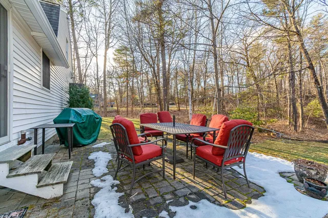 $640,000 | 14 Londonderry Road, Windham, NH 03087