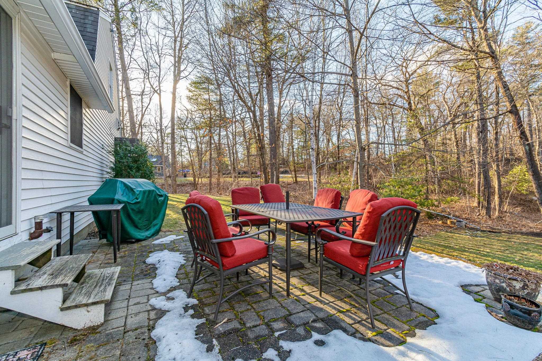 14 Londonderry Road Windham, NH 03087 - Photo 40 of 47