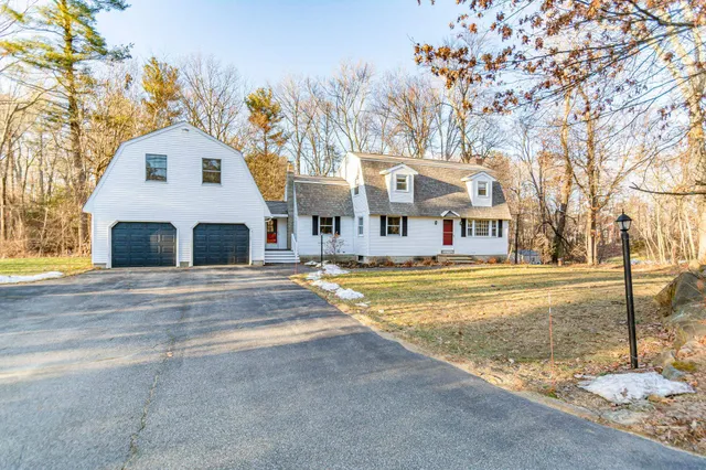 $640,000 | 14 Londonderry Road, Windham, NH 03087