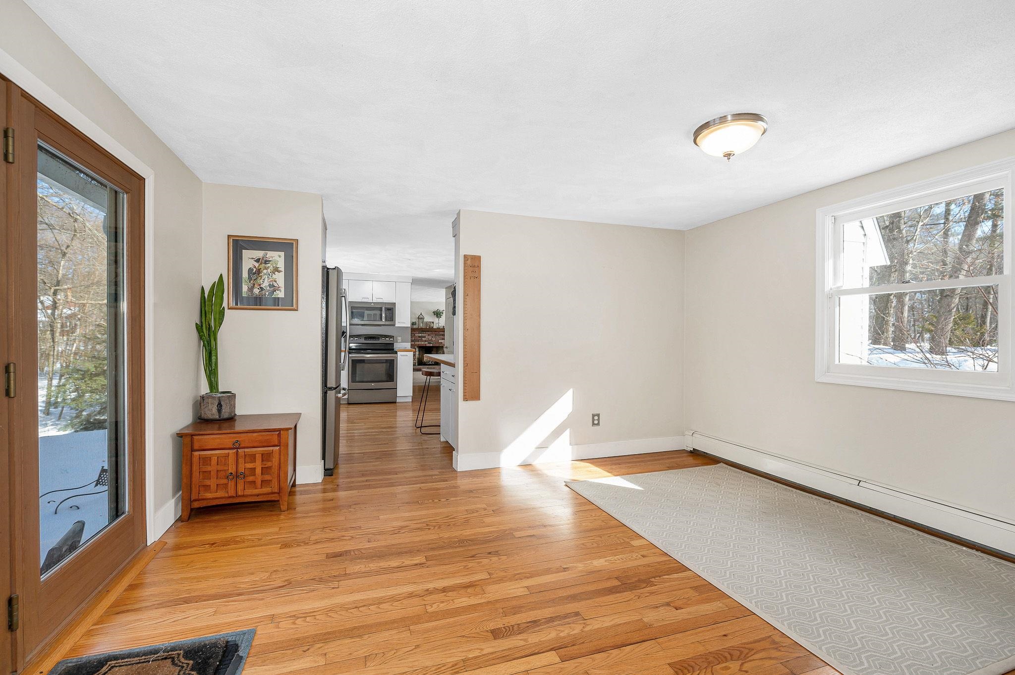 14 Londonderry Road Windham, NH 03087 - Photo 5 of 47