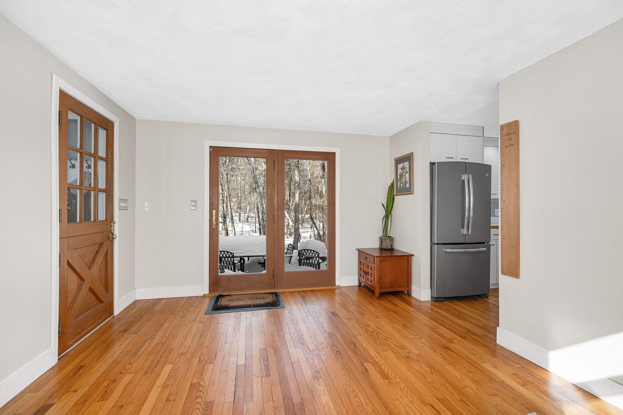 14 Londonderry Road Windham, NH 03087 - Photo 6 of 47