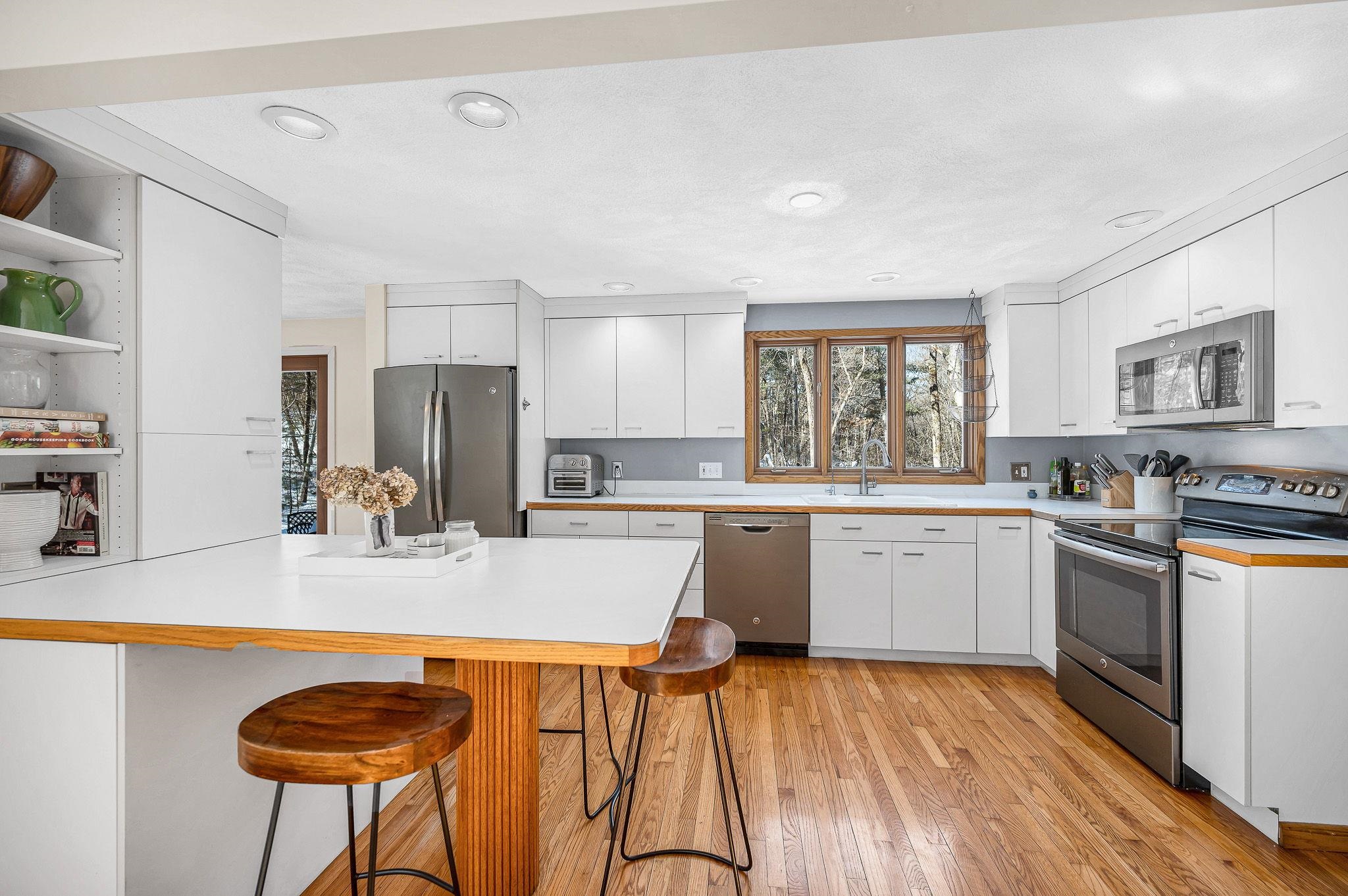 14 Londonderry Road Windham, NH 03087 - Photo 9 of 47