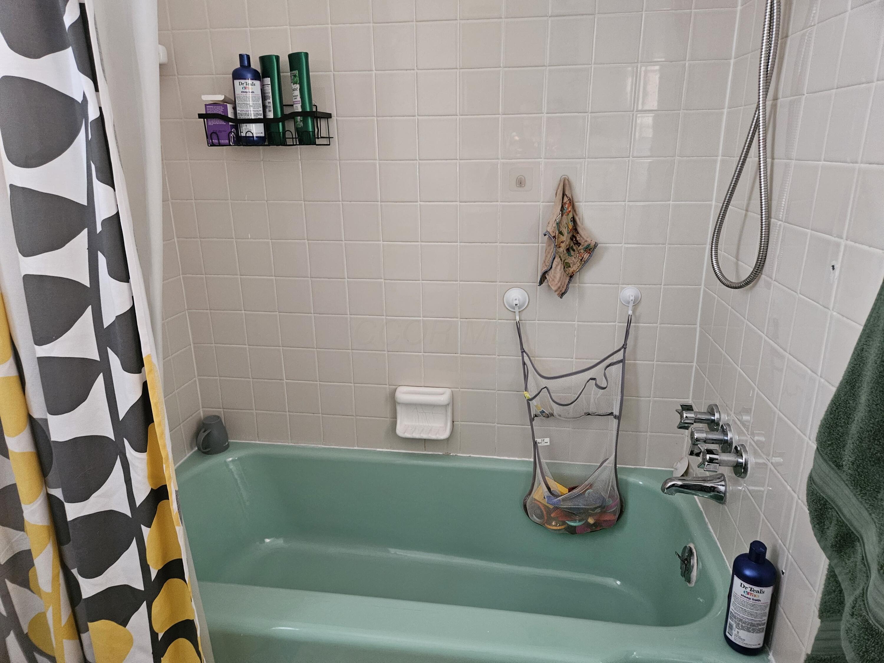 65 South Gould Road Columbus, OH 43209 - Photo 29 of 55 2nd Floor Full Bath