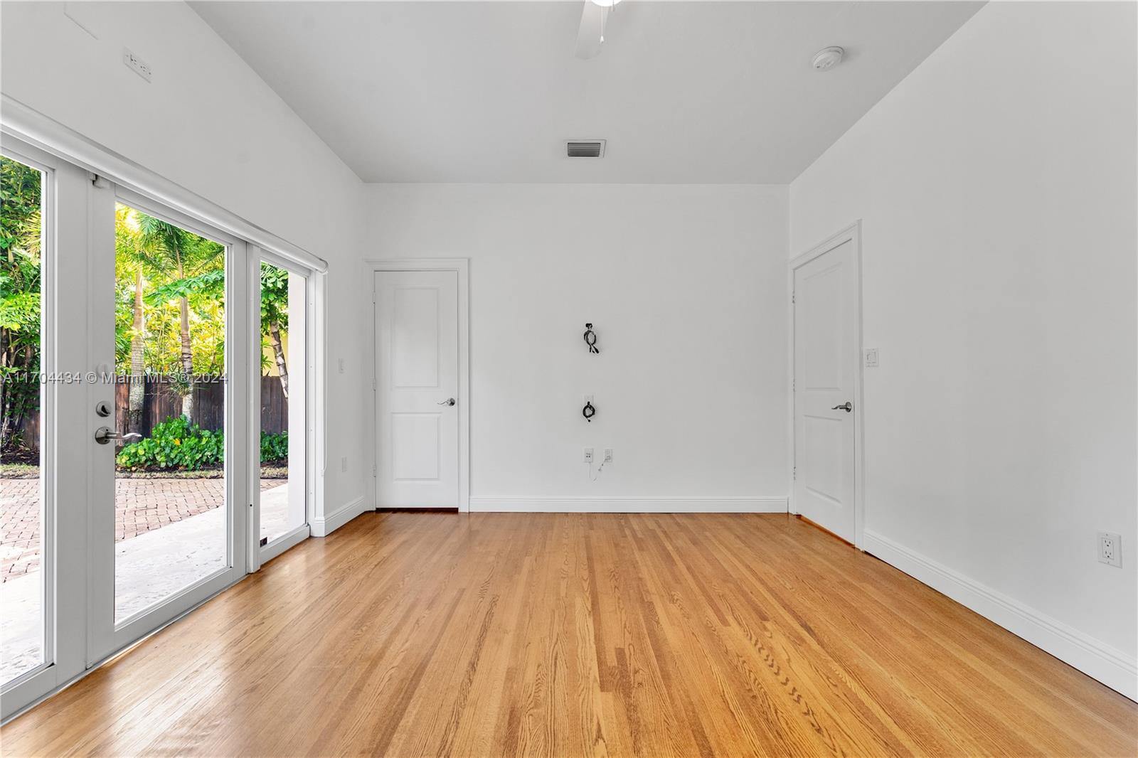 205 Southwest 21st Road Miami, FL 33129 - Photo 18 of 37