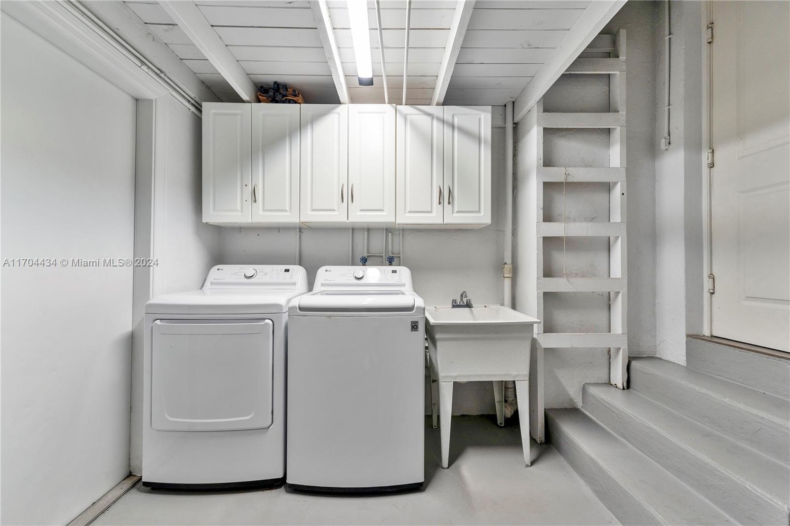 205 Southwest 21st Road Miami, FL 33129 - Photo 24 of 37